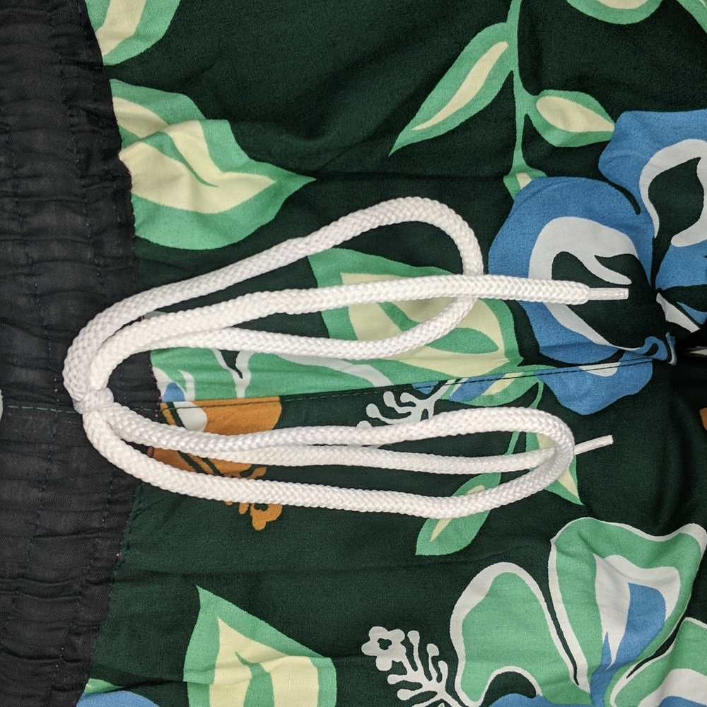 Women's Shorts Size Small Green Hawaiian Print Black Trim Elastic Waist Tie-up - Picture 6 of 8